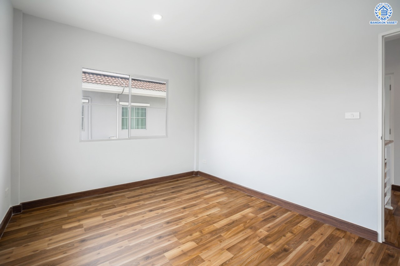 บ้านมือสองตกแต่งใหม่ คุณภาพแบรนด์ LH ม.ชัยพฤกษ์ ราชพฤกษ์-แจ้งวัฒนะ หลังมุม เนื้อที่ 58.8 ตร.ว. ฟังก์ชัน 3 ห้องนอน 3 ห้องน้ำ 2 ที่จอดรถ ภายในตกแต่งหรูหรา บนทำเลศักยภาพติดถนนราชพฤกษ์ เชื่อมสู่แจ้งวัฒนะได้อย่างรวดเร็ว และเพียง 10 นาทีถึงรถไฟฟ้า "สถานีบางรักใหญ่"...